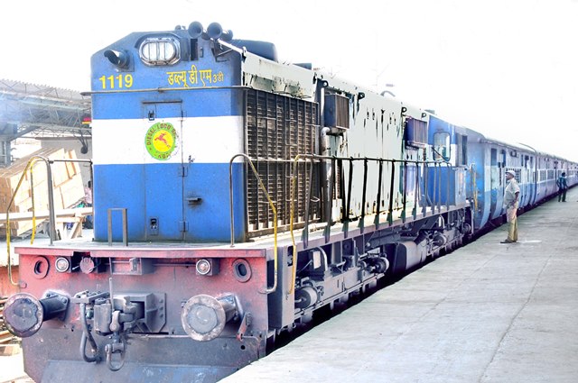 scrrunsspecialtrainstokakinada