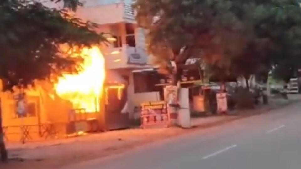 Gas cylinder leak causes fire at tiffin centre in Keesara