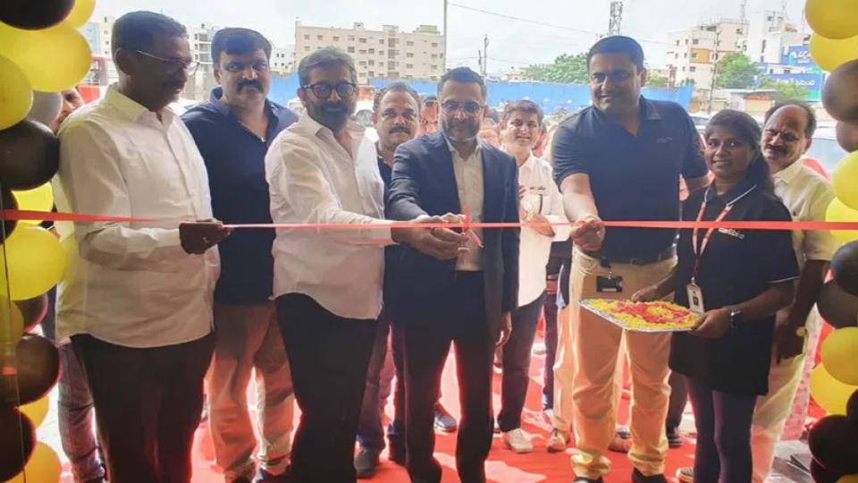 mahindrafirstchoiceopensitsfirstpreownedcarshowroominhyderabad
