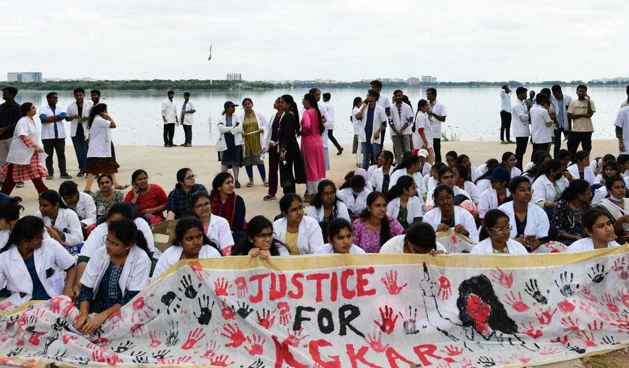 medicos’boycottcontinuesmassiveprotestrallyheldinhyderabad