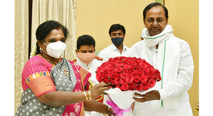 telanganacmcallsongovernortsoundararajan