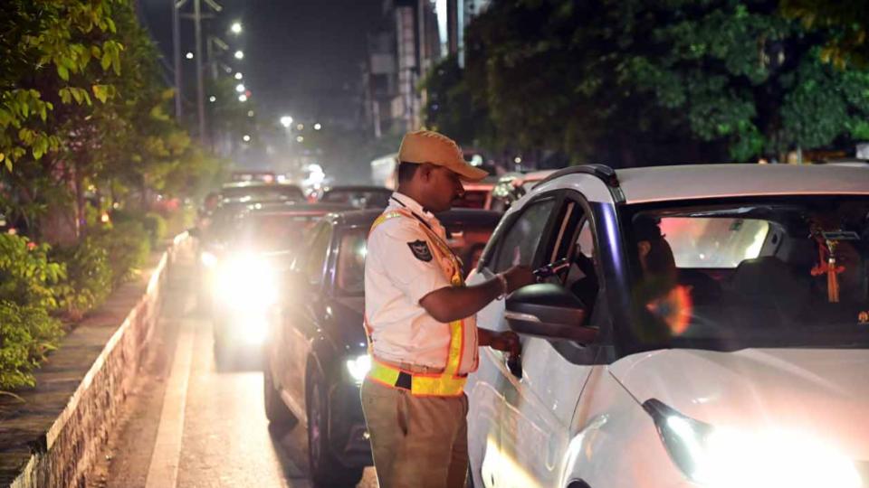 Hyderabad traffic police conducts drunk and drive checking at 120 places
