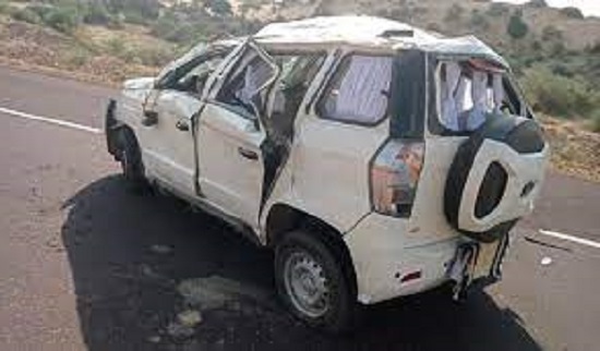 telanganaciddirectorgeneralsustainsinjurieswifediesinroadaccidentatjaisalmer