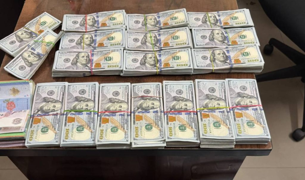 dri-seizes-foreign-currency-worth-rs-156-crore-at-rgia