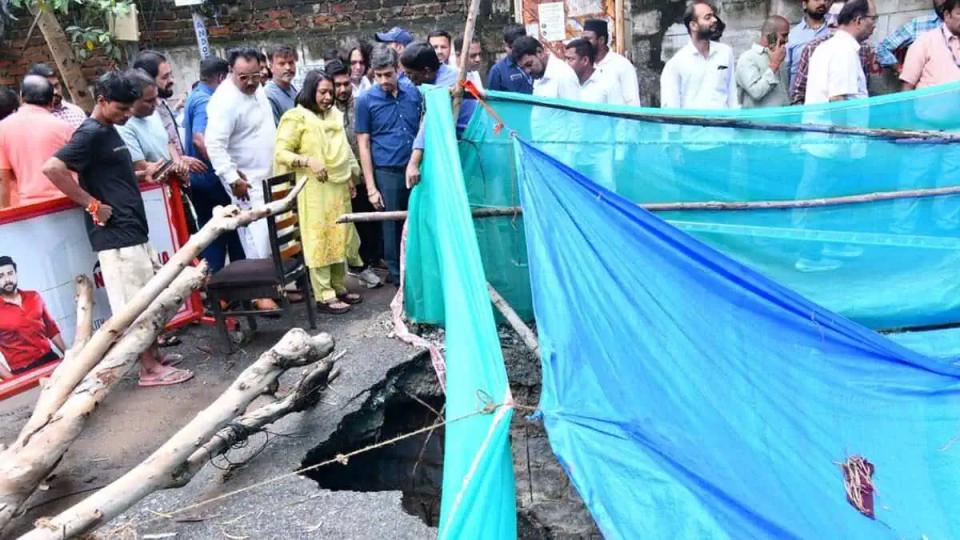 Sanitation Drive Ordered by Mayor Vijayalakshmi in Jubilee Hills