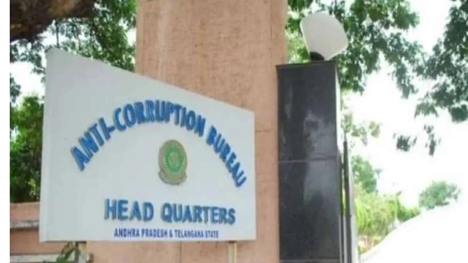 ACB officials nab SI while accepting Rs 20K at Kollur PS