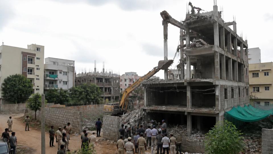 Cyberabad Municipal demolishes 17 unauthorised constructions