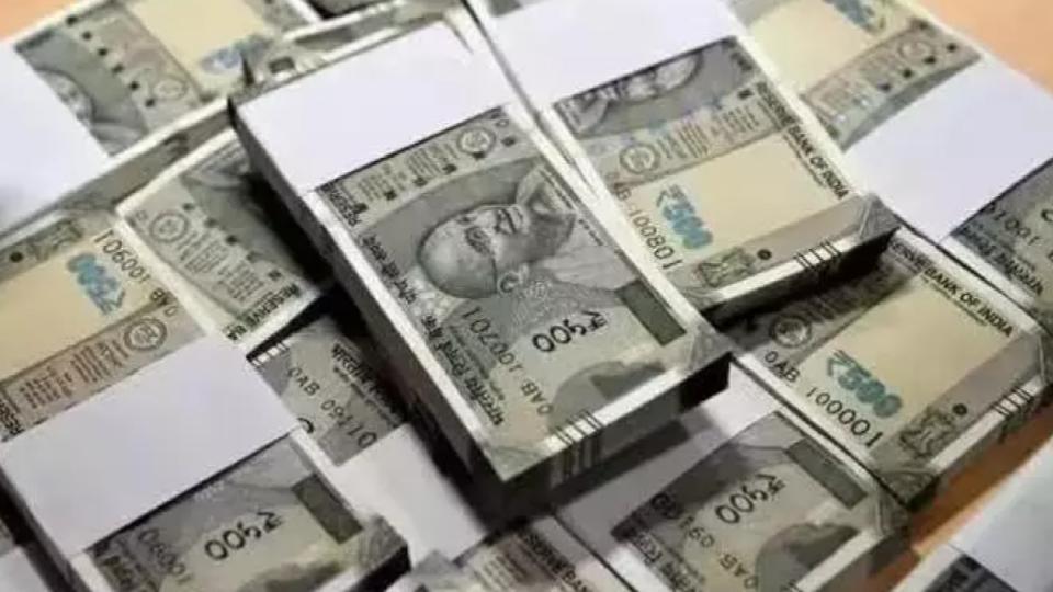 Police Seize Rs 77 Lakh Unaccounted Cash in Hyderabad