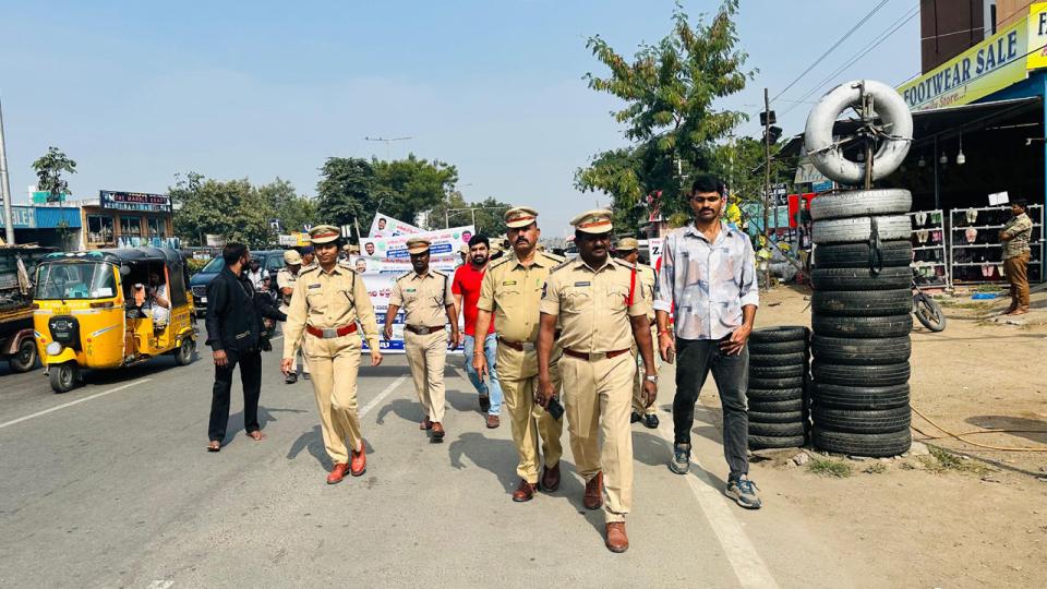 rtostaffundertake‘padayatra’innagoleurgevehicledriverstofollowroadsafetyrules