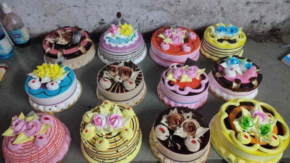 hyderabadbakerieshikecakepricesaheadofnewyearcelebrations