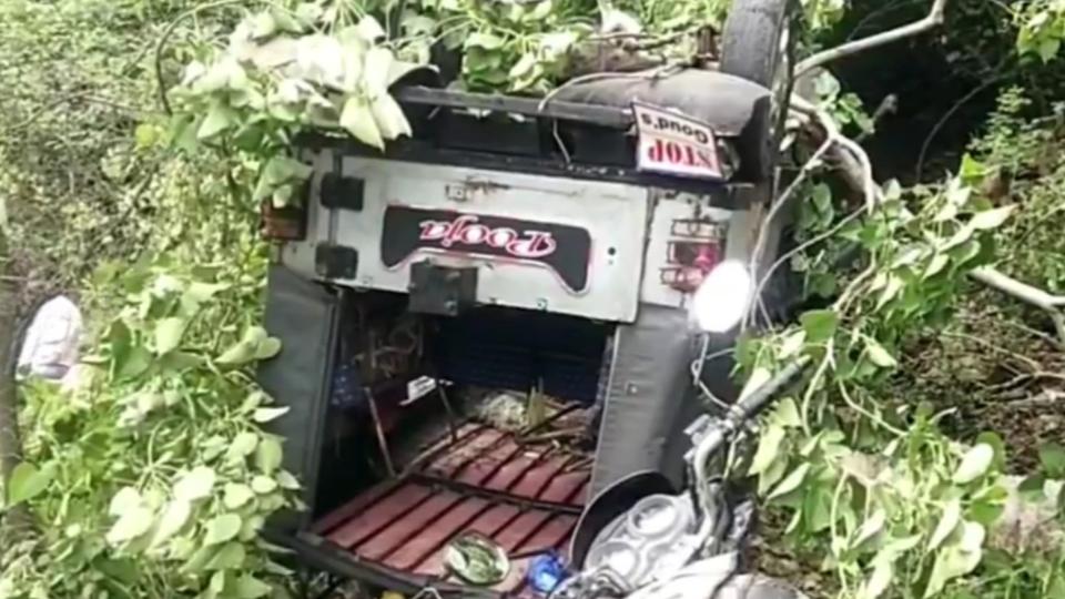 Jeep loses control, falls into 100-ft gorge in Nagarkurnool