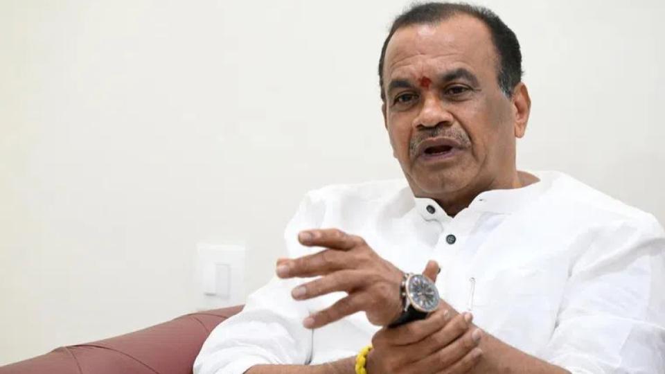 Nagarjuna Sagar water sufficient only for drinking needs, says Komatireddy