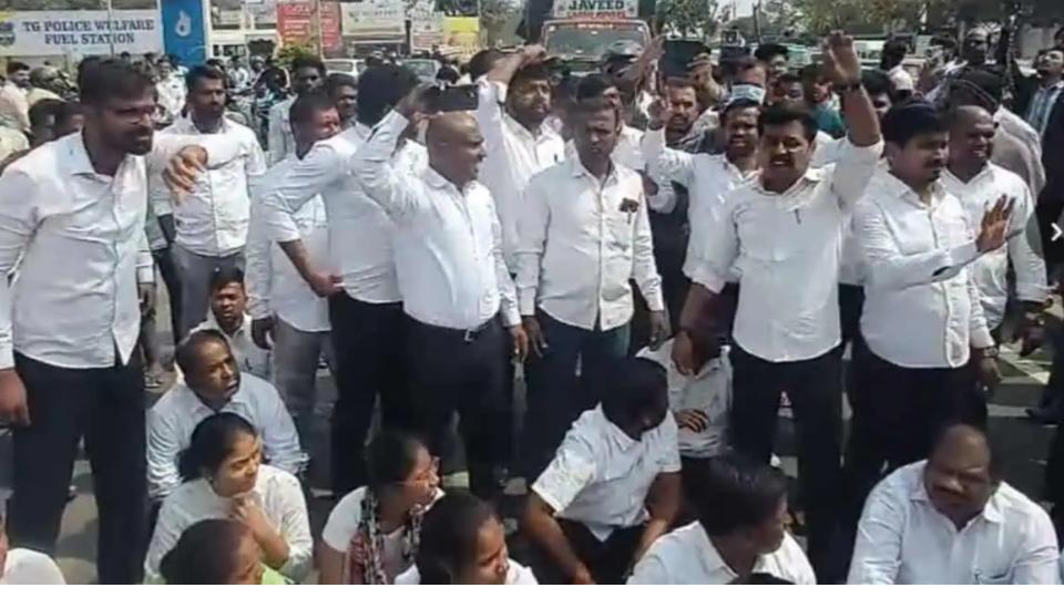 Lawyers protest over mishandling of advocate’s death in Rangareddy