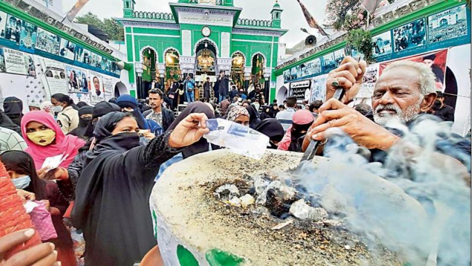 hyderabadshiamuslimleadersstillwaitforpolicebandobust