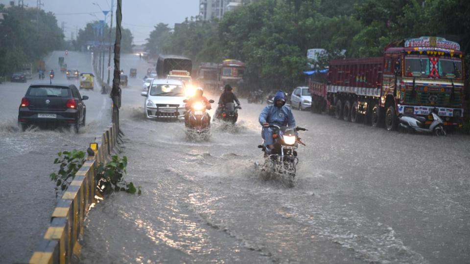 Heavy rains lash parts of Hyderabad, Yellow alert issued till Sept 30