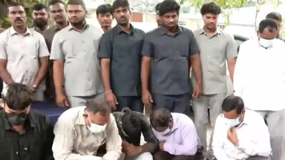 Task Force Arrested 11 Fake Doctors In Hyerabad