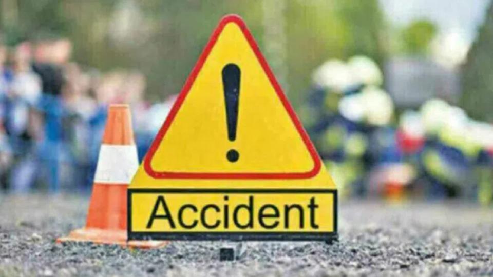 Twelve passengers injured as TGSRTC bus rams lorry in Karimnagar