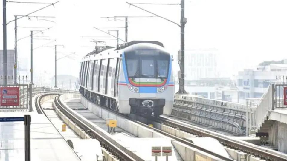 Man critically injured after jumping from Paradise Metro Station