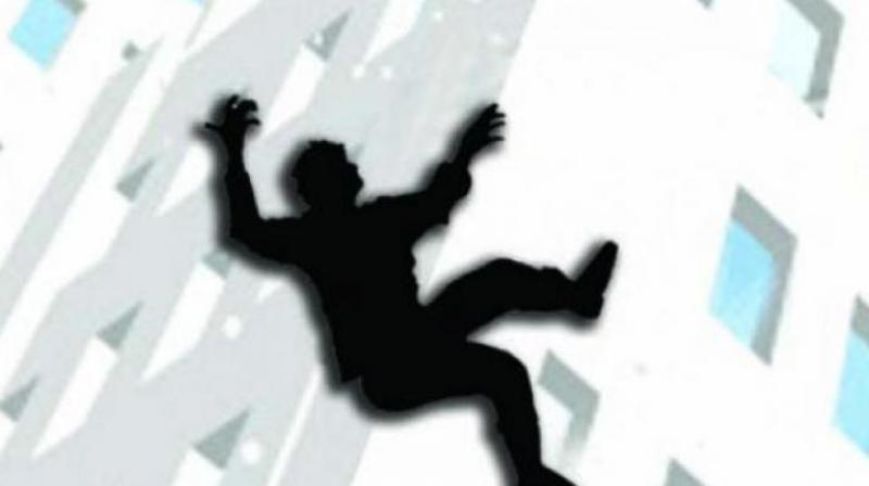 womanjumpstodeathinraidurgam
