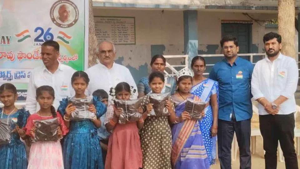 Foundation distributes sports kits to students of Jangaon govt school