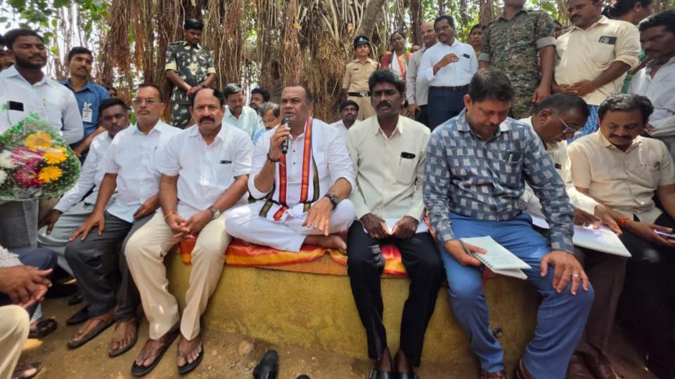 Komatireddy Holds Rachabanda under Banyan Tree