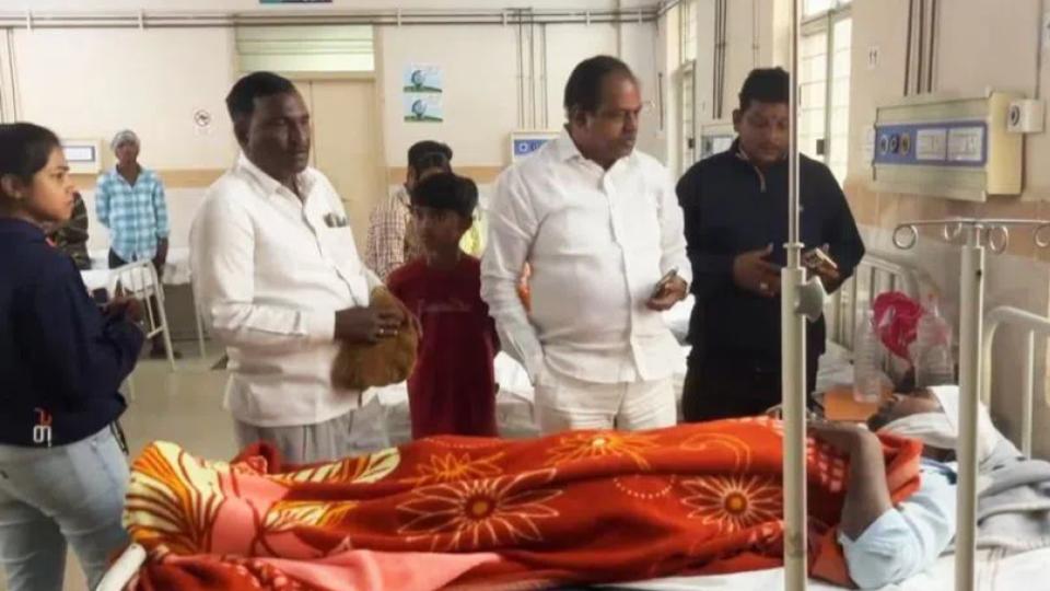 Congress cadres attack BRS workers in Narayankhed