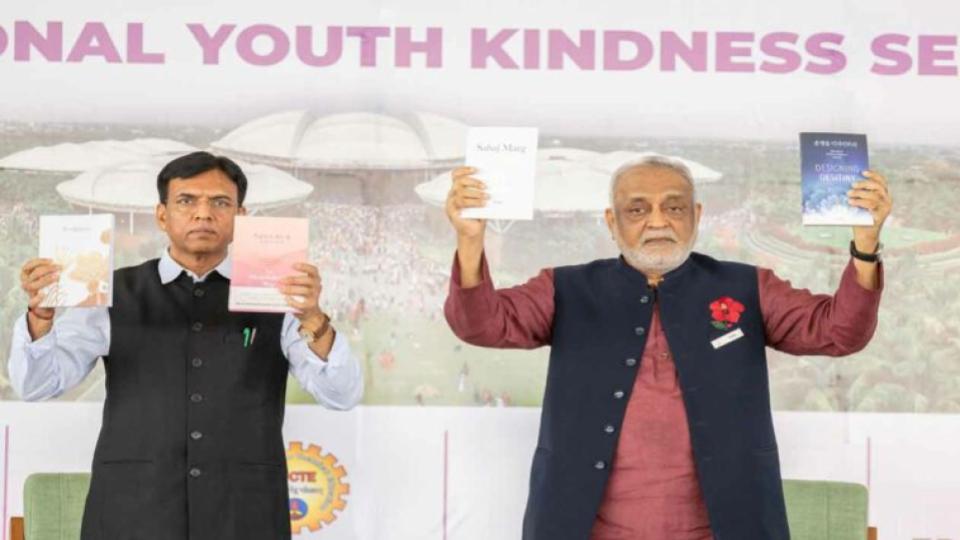 over10kstudentsattend‘risingwithkindness’youthsummitinhyderabad