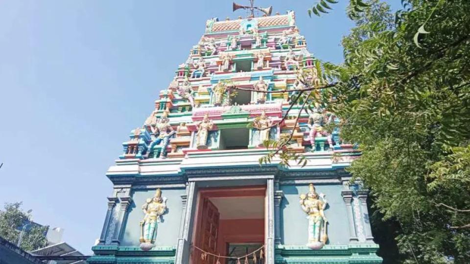 3 tolas gold, 15 tolas silver stolen from temple in Kukatpally