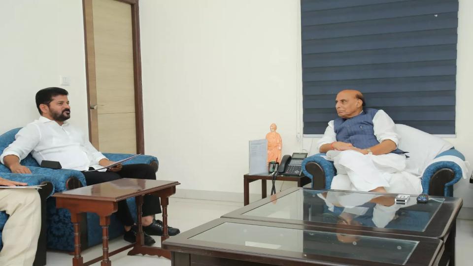 cmrevanthreddymeetsdefenceministerrajnathsinghinnewdelhi