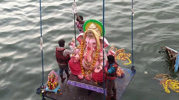 asaonetimemeasuresupremecourtallowsimmersionofganeshidolsinhyderabadlake