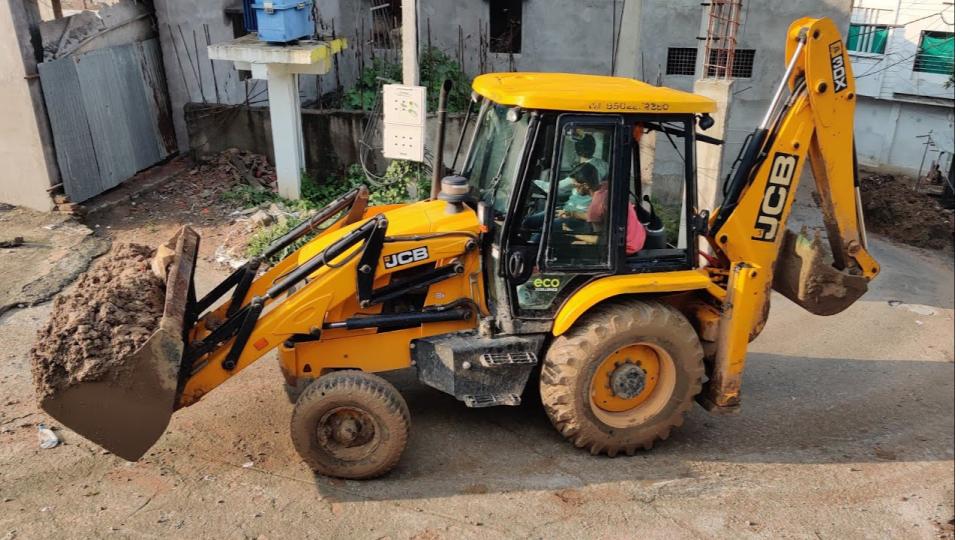 Revenue officials demolish shops in Falaknuma, locals protest