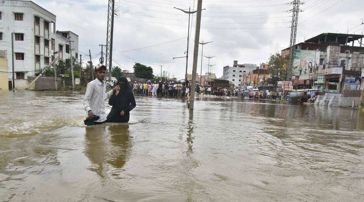 floodwaterrecedeinseveralplacesacrosshyderabad