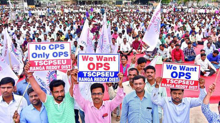 telanganagovernmentstaffrallyagainstpensionscheme