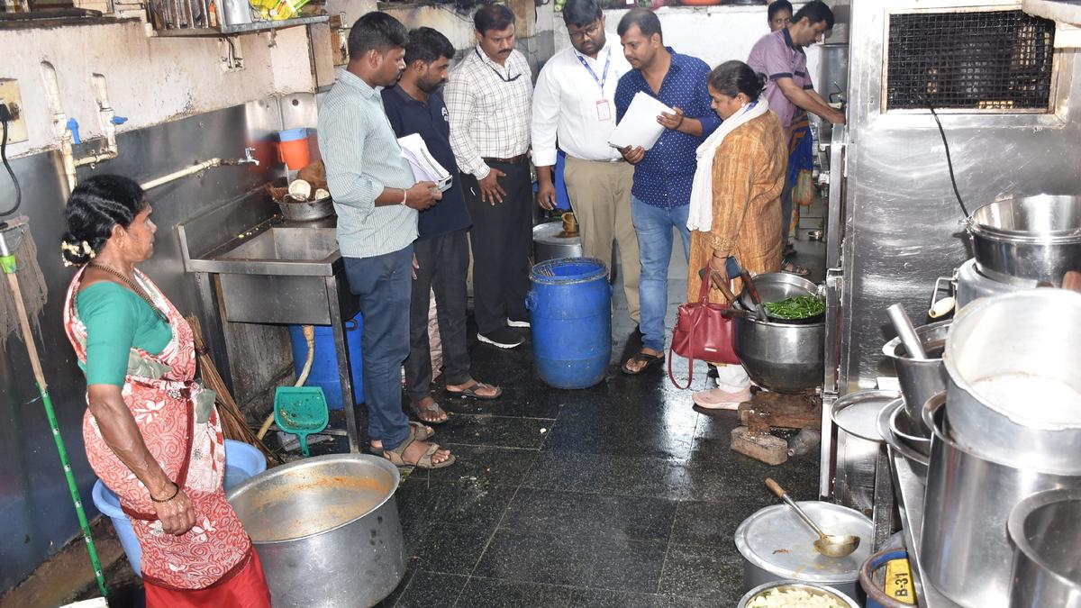 MMC imposes a penalty of Rs 25,000 against restaurant, for violations of food safety norms