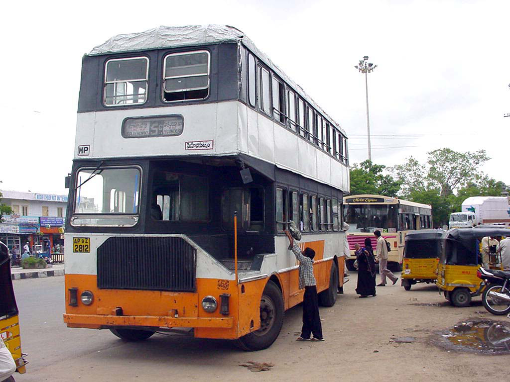 hyderabad city tour by double decker bus