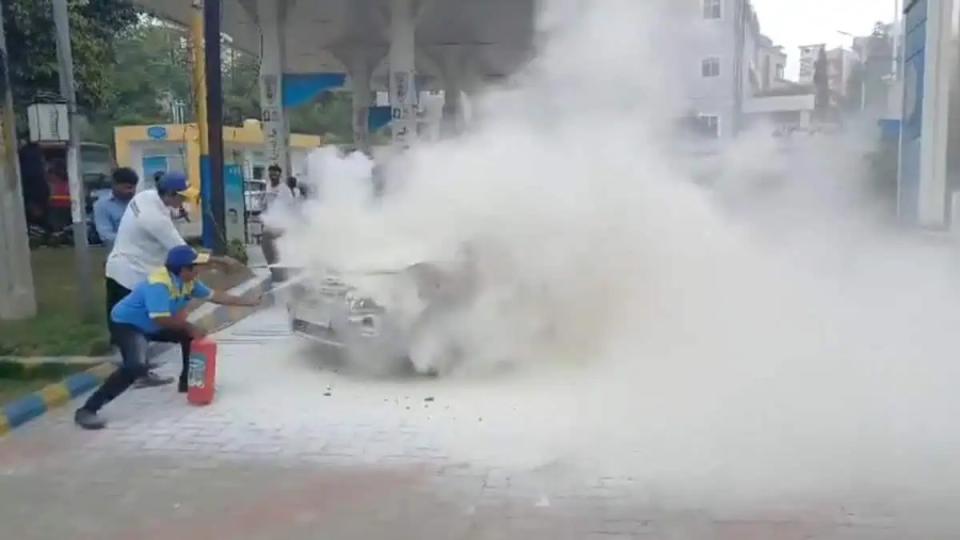 Quick action by petrol pump staff averts major fire accident in Mailravdevpally