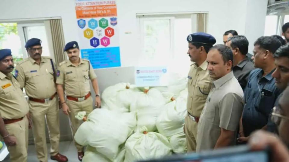 900kgganjaofrs27crseizedbyhyderabadpolice