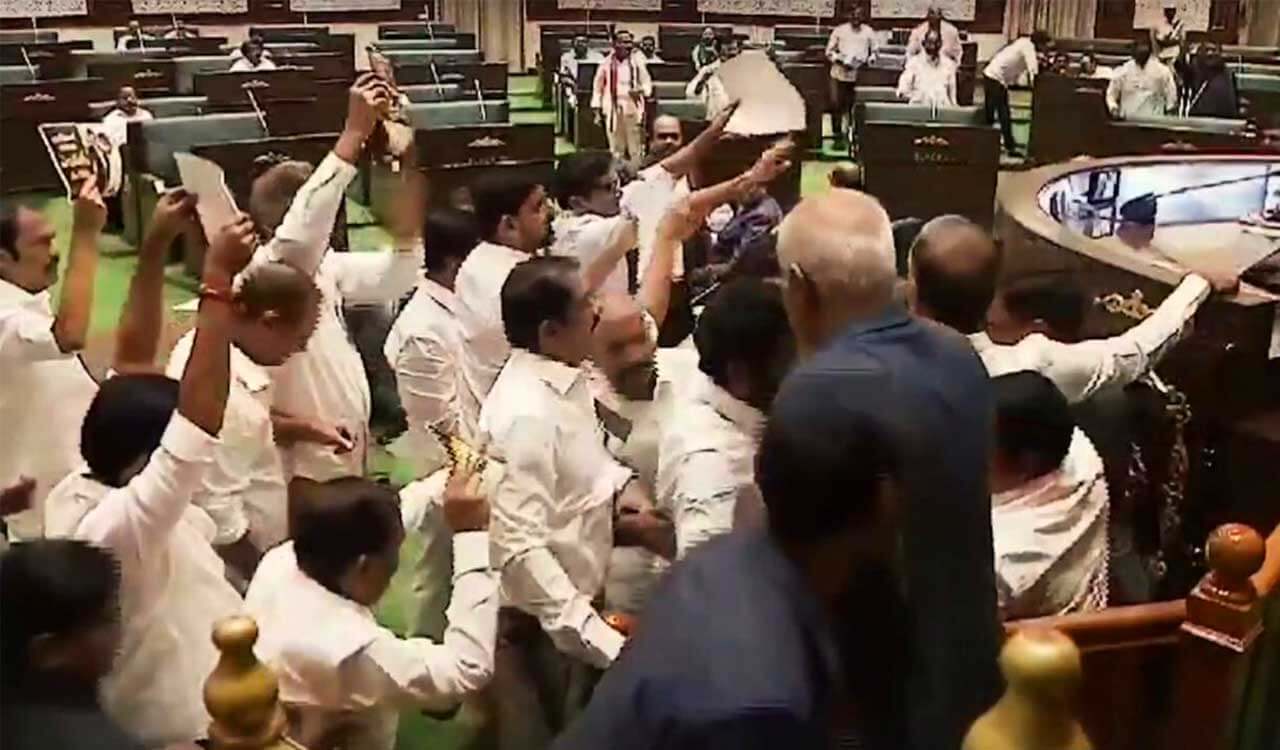 telanganaassembly:brsdemandsdiscussiononformulaeraceissue;stageswalkout
