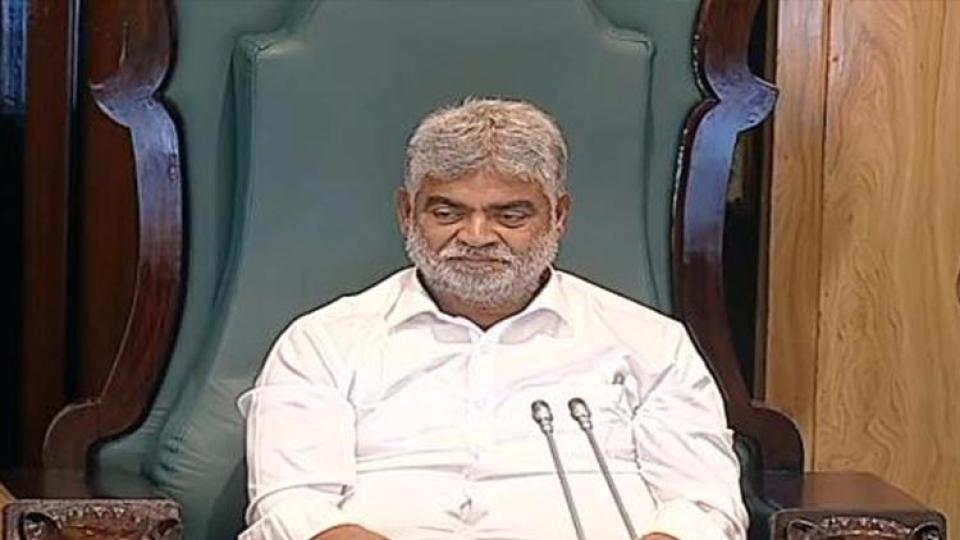 Speaker issued fresh notices to BRS MLAs who defected to Congress