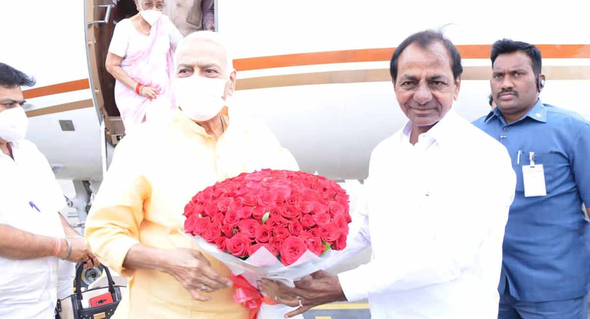 CM KCR receive presidential candidate Yashwanth Sinha in Hyderabad