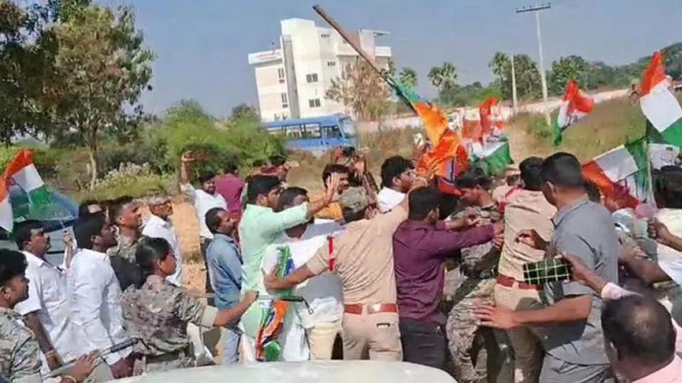 Congress workers protest at BJP district office in Warangal