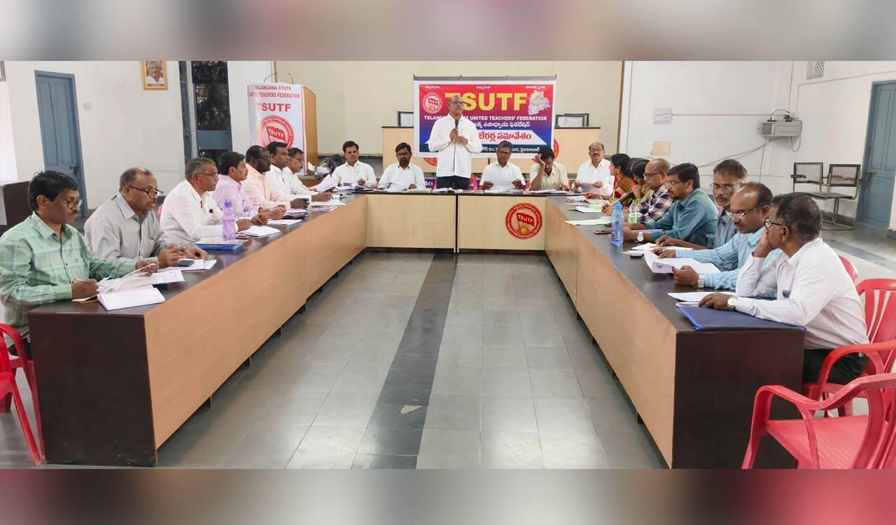 telanganagovernmentemployeesgetrestlessoverpendingdemands