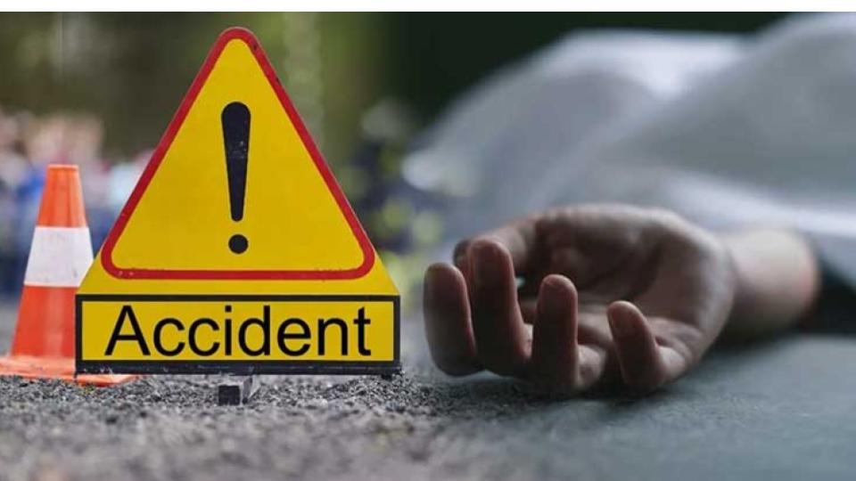 Jeep hits lorry in Mancherial, 3 killed and 11 injured
