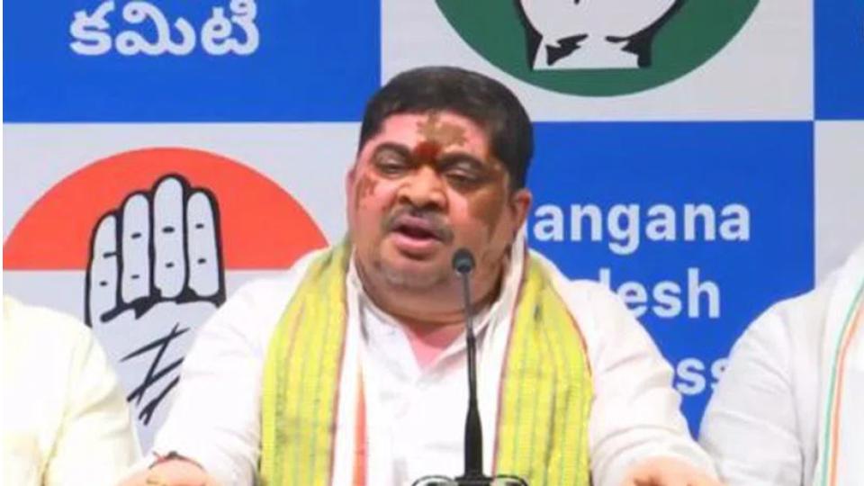 Ponnam Prabhakar Criticised Union Minister Bandi Sanjay 