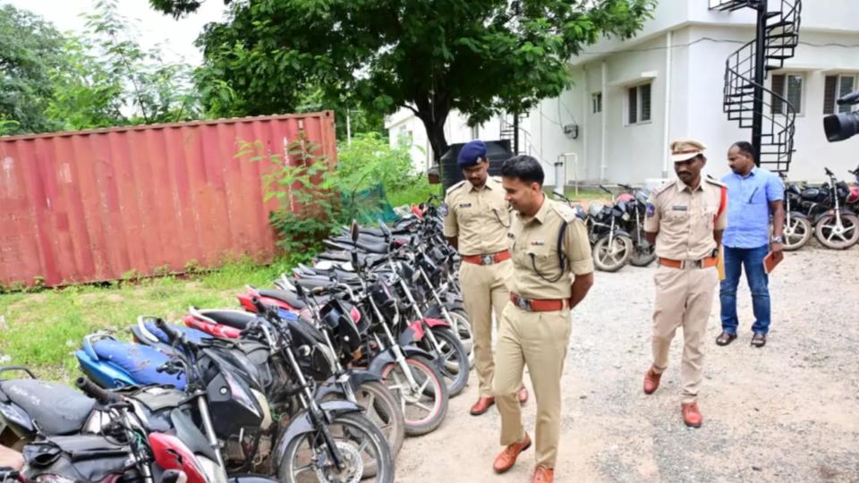 Inter-State Bike Theft Gang in Adilabad, 8 arrested