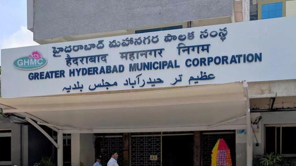 GHMC clears roadside encroachments near Mindspace in Hitec City