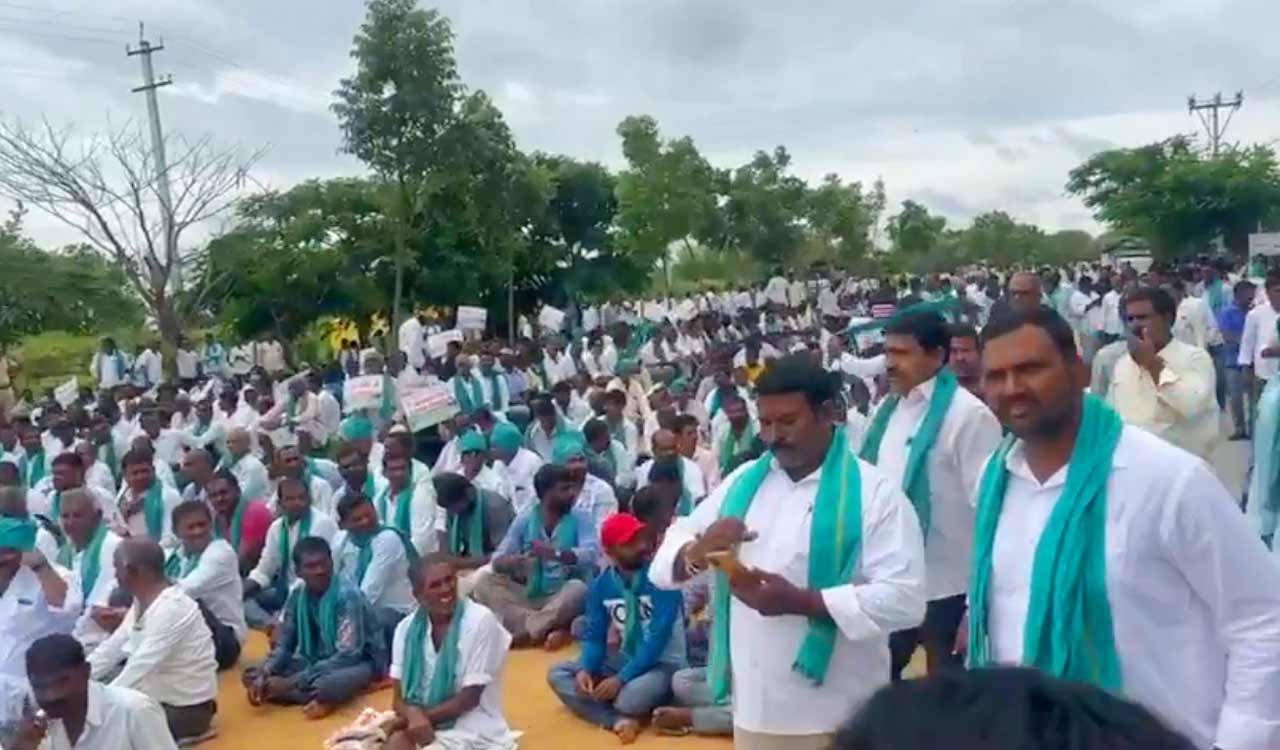 farmersstageprotestagainstdenialofloanwaiver
