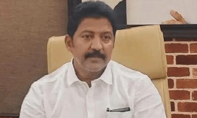 formerysrcmlavallabhanenivamsiarrestedinhyderabad