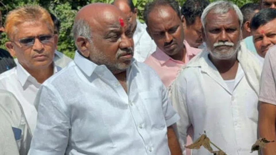 Jogu Ramanna detained while leading a protest 