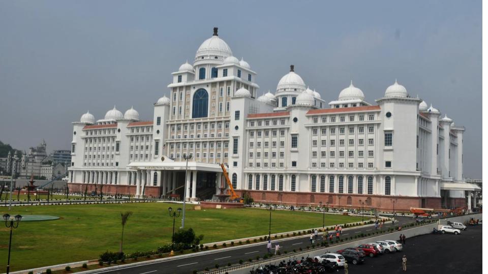 Govt employees stage protest at Telangana Secretariat
